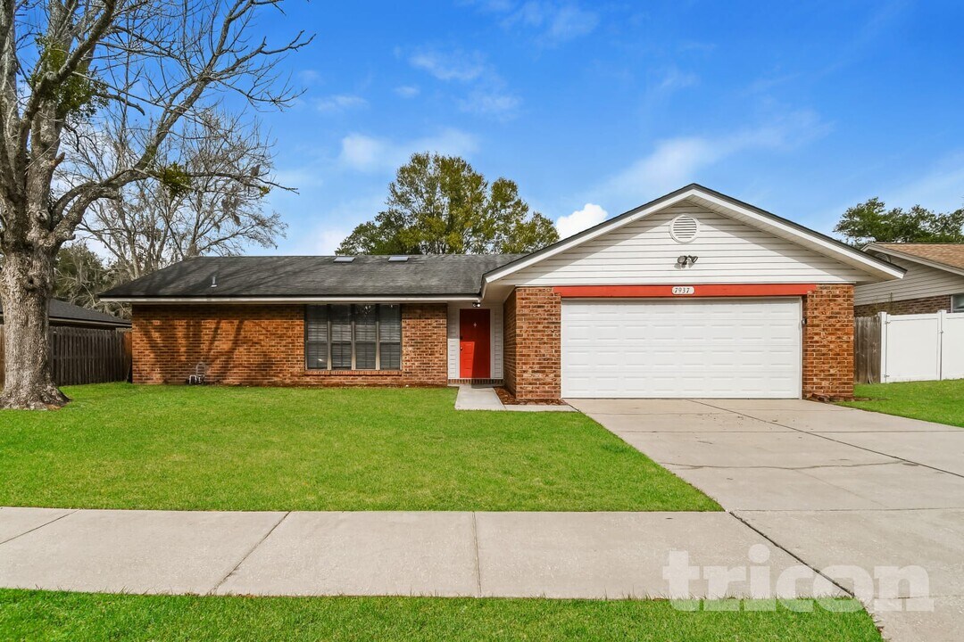 7937 Dwyer Dr in Jacksonville, FL - Building Photo