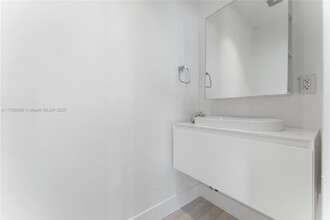 1352 SW 22nd Ter in Miami, FL - Building Photo - Building Photo