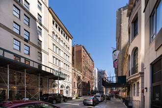 45 E 62nd St in New York, NY - Building Photo - Building Photo