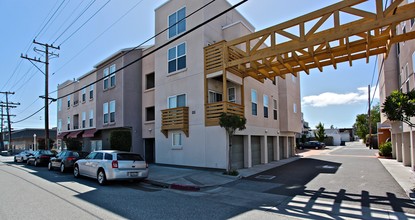 Laurel Theater Apartments in San Carlos, CA - Building Photo - Building Photo