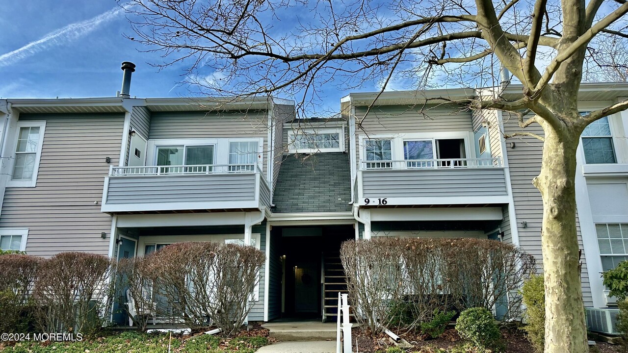 14 Gait Ct in Tinton Falls, NJ - Building Photo