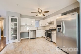 6603 Polynesian Ln in Glen Burnie, MD - Foto de edificio - Building Photo