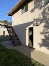 1063 W Calle del Sol, Unit 4 in Azusa, CA - Foto de edificio - Building Photo