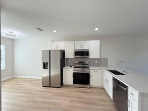 10336 Pendleton Ave in Englewood, FL - Building Photo - Building Photo