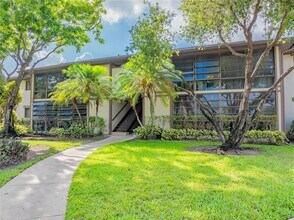 9614 W McNab Rd in Tamarac, FL - Foto de edificio - Building Photo