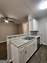 285 Brookview Dr in Riverdale, GA - Building Photo - Building Photo