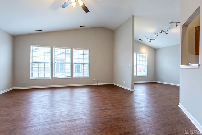 3321 Bromley Ln in Aurora, IL - Building Photo - Building Photo