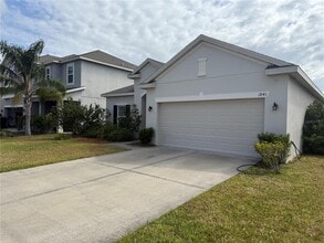 1841 Castleton Dr in St. Cloud, FL - Foto de edificio - Building Photo
