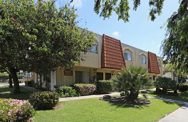 Brightwood Townhouses in Chula Vista, CA - Building Photo - Building Photo