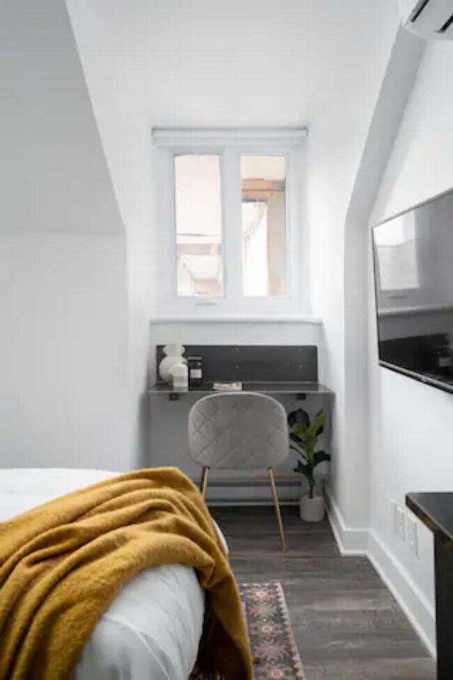 2020 Saint Denis St in Montréal, QC - Building Photo - Building Photo