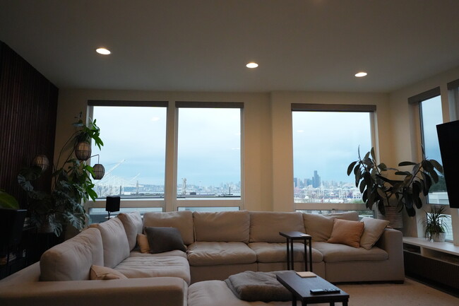 2064 SW Charlestown St in Seattle, WA - Foto de edificio - Building Photo