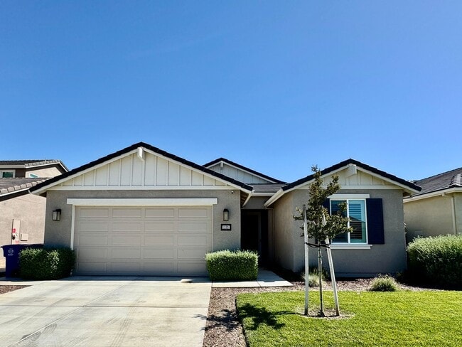 1121 Pearl Dr