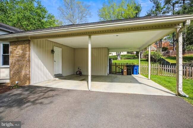 15120 Watergate Rd in Silver Spring, MD - Building Photo - Building Photo
