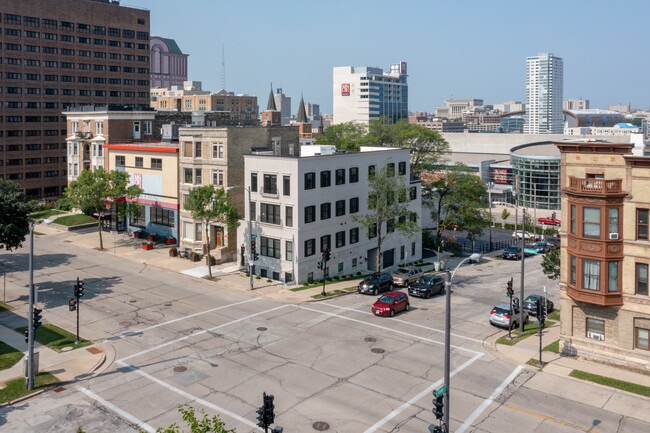 1245 N Milwaukee St in Milwaukee, WI - Building Photo - Building Photo