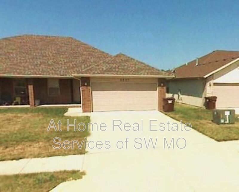 1153 N Northwood Ave in Republic, MO - Foto de edificio