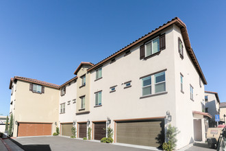 First and Pacific Townhomes in Santa Ana, CA - Building Photo - Building Photo