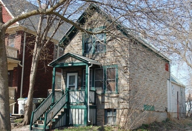 property at 1116 E Hamilton St