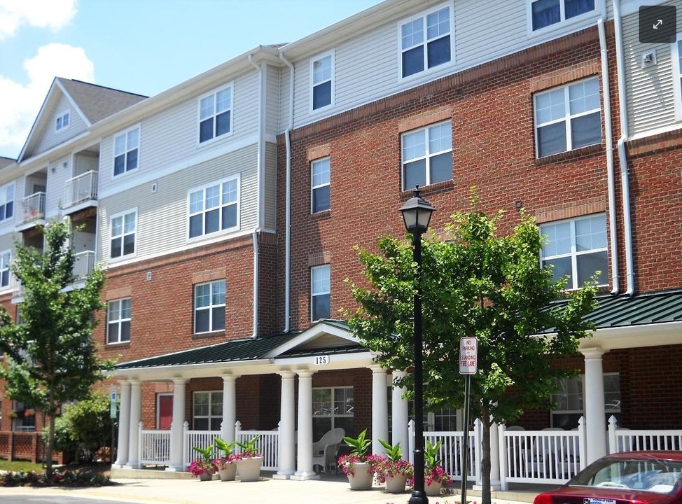 Chapline House - 62+ Senior Housing in Prince Frederick, MD - Foto de edificio
