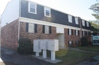 9906-9910 Michael Edward Dr in Louisville, KY - Foto de edificio - Building Photo