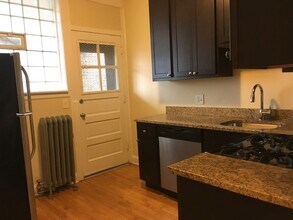 6254 N Claremont Ave, Unit 2 in Chicago, IL - Building Photo - Building Photo