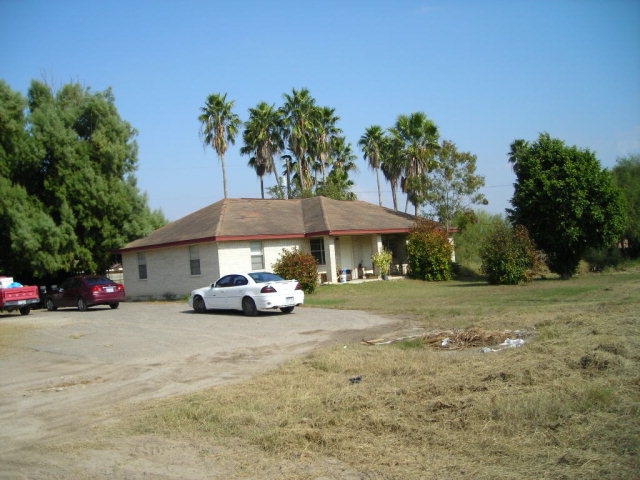 401 Vela Jackson Ave in La Joya, TX - Foto de edificio