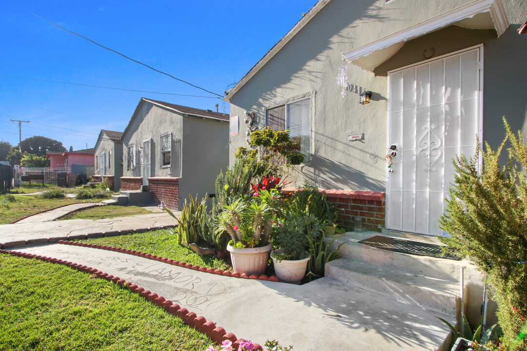 1041 W 108th St in Los Angeles, CA - Building Photo