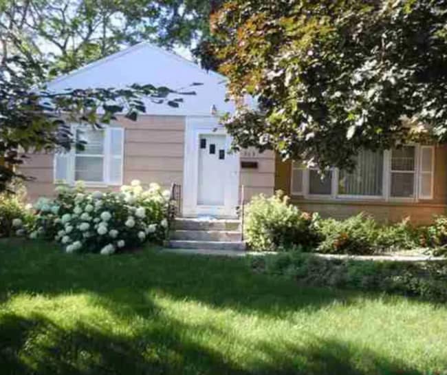 property at 513 Blue Earth St