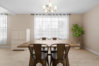 1922 Scenic Ave in Central Point, OR - Building Photo - Building Photo