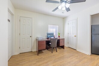 Oak Alley Apartments in Gretna, LA - Building Photo - Interior Photo