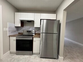 6712 NW 60th St in Tamarac, FL - Building Photo - Building Photo