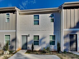 1832 Carrington Dr in Griffin, GA - Building Photo