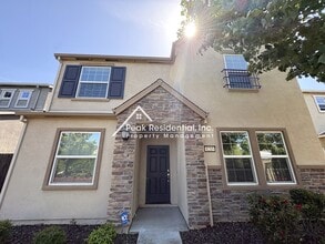 8215 Winterhead Ln in Sacramento, CA - Building Photo - Building Photo
