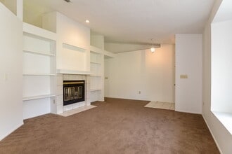 1124 Blufield Ave in Brandon, FL - Foto de edificio - Building Photo