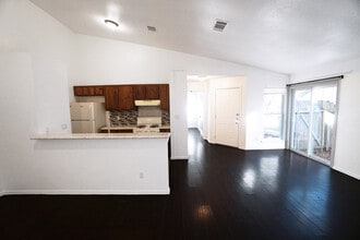 1903 Prairie Knoll Ct, Unit A in Austin, TX - Foto de edificio - Building Photo