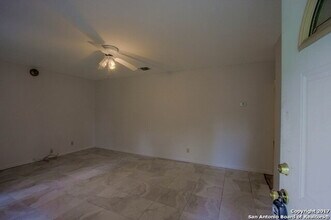 7107 Stone Fence Rd in San Antonio, TX - Building Photo - Building Photo