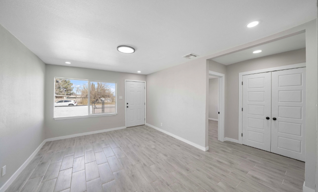 10752 Mellward Rd-Unit -A in Socorro, TX - Foto de edificio - Building Photo