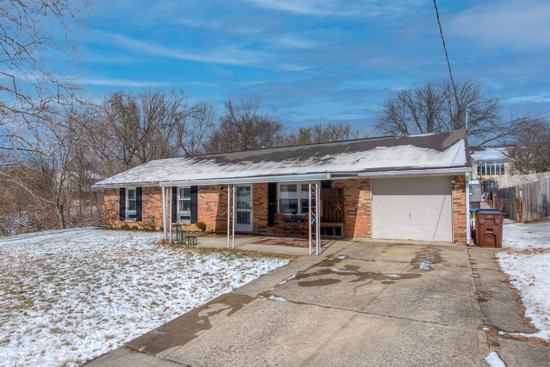7886 Anson Dr in North Bend, OH - Building Photo