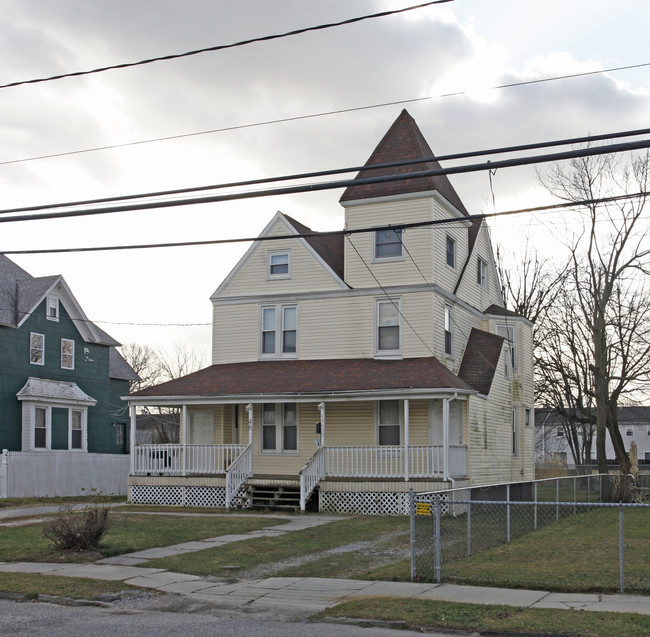 46 Park Ave in Bay Shore, NY - Building Photo - Building Photo