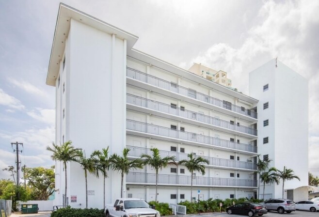 Bahia Beach in Fort Lauderdale, FL - Foto de edificio