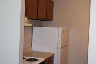 17250 Raupp Rd-Unit -8B in Melvindale, MI - Foto de edificio - Building Photo