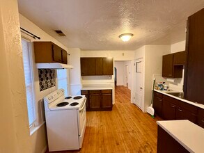 1413 N 11th St, Unit A in Sheboygan, WI - Foto de edificio - Building Photo