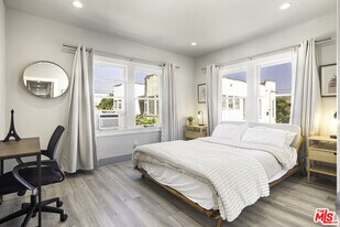 1559 1/2 S Harvard Blvd in Los Angeles, CA - Building Photo