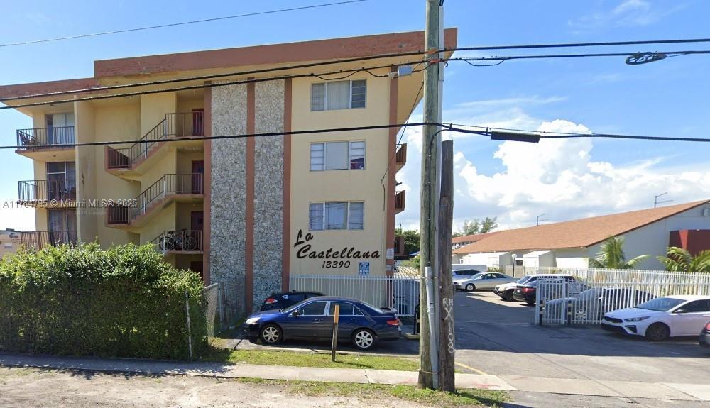 13390 NE 7th Ave in North Miami, FL - Foto de edificio
