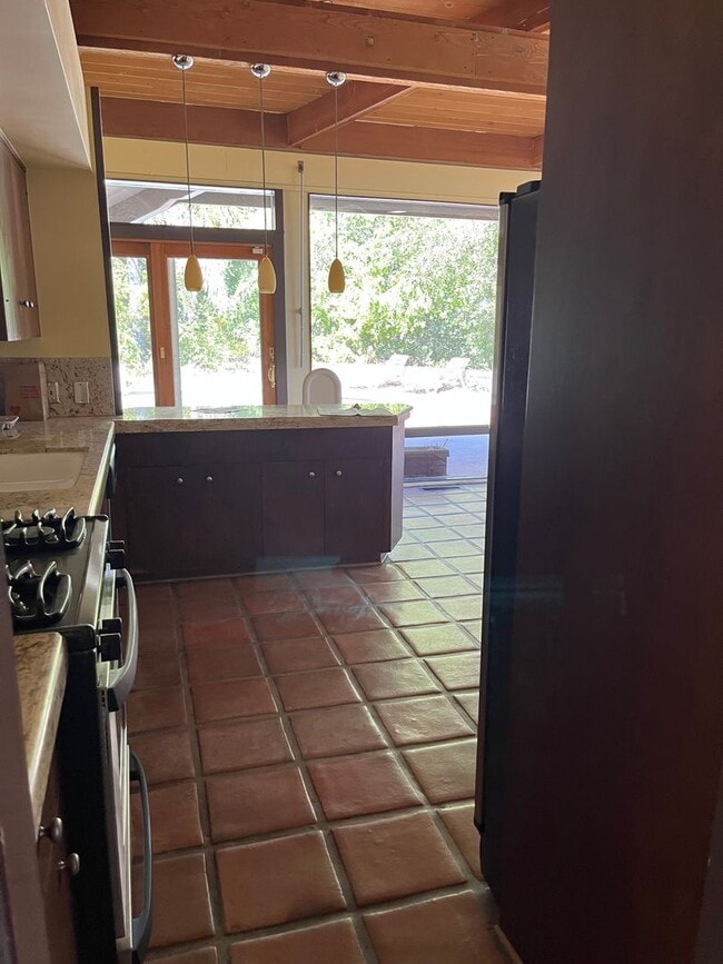 5388 Vista Lejana Ln in La Cañada Flintridge, CA - Building Photo - Building Photo