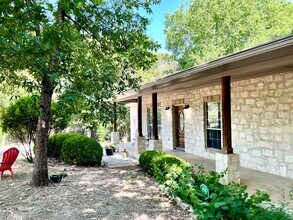 104 Bermuda Dr in Manchaca, TX - Building Photo - Building Photo