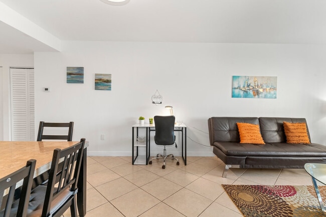 2280 SW 32nd Ave in Miami, FL - Building Photo - Building Photo