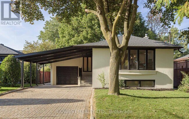 27 Hollister Rd in Toronto, ON - Building Photo - Building Photo