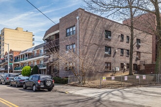 14422 34th Ave in Flushing, NY - Foto de edificio - Primary Photo