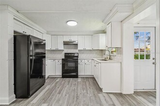 1833 Knollwood Dr in Holiday, FL - Building Photo - Building Photo