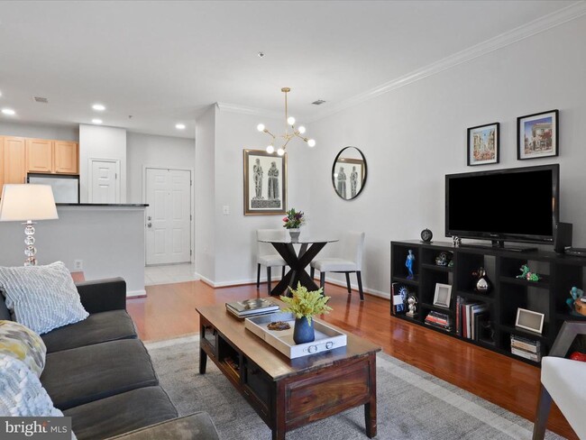 2465 Army Navy Dr in Arlington, VA - Building Photo - Building Photo